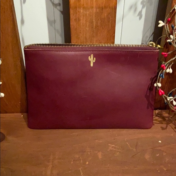 Madewell Handbags - Madewell burgundy bag, like new!